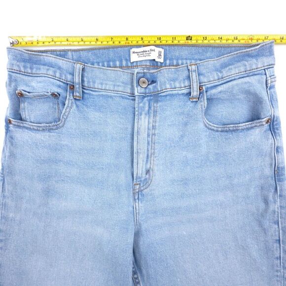 ABERCROMBIE 90s Straight Ultra High Rise Jeans Clean Girl Minimal Y2k Light Wash - Picture 3 of 8
